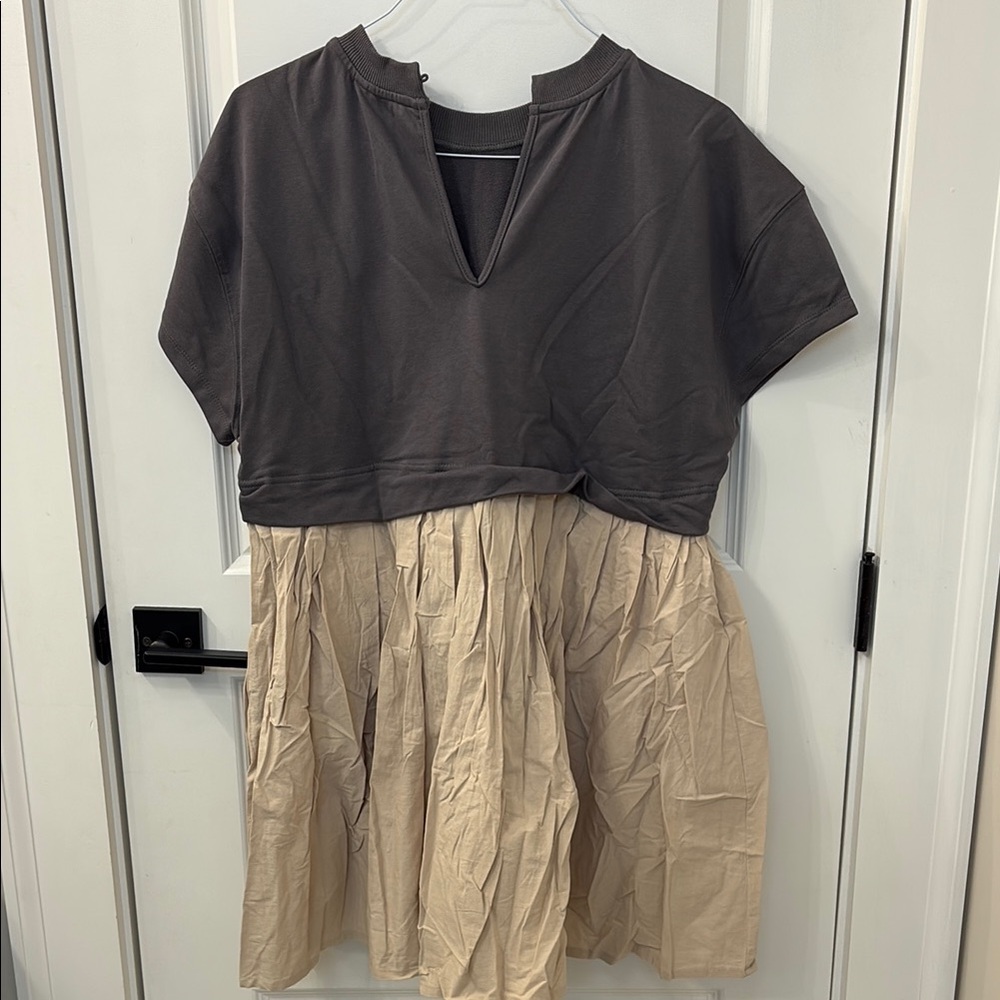 Two-tone knit dress. Size Small. Runs big. - Picture 4 of 4